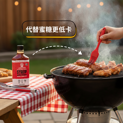 Lakanto 無糖楓糖漿燒烤使用情境圖，於戶外燒烤時刷在肉類上，以羅漢果甜味取代砂糖，低卡低碳適合生酮飲食 ｜ Lakanto sugar free maple syrup used for BBQ grilling, brushed on meat, monk fruit sweetened, low carb keto friendly syrup for healthy cooking